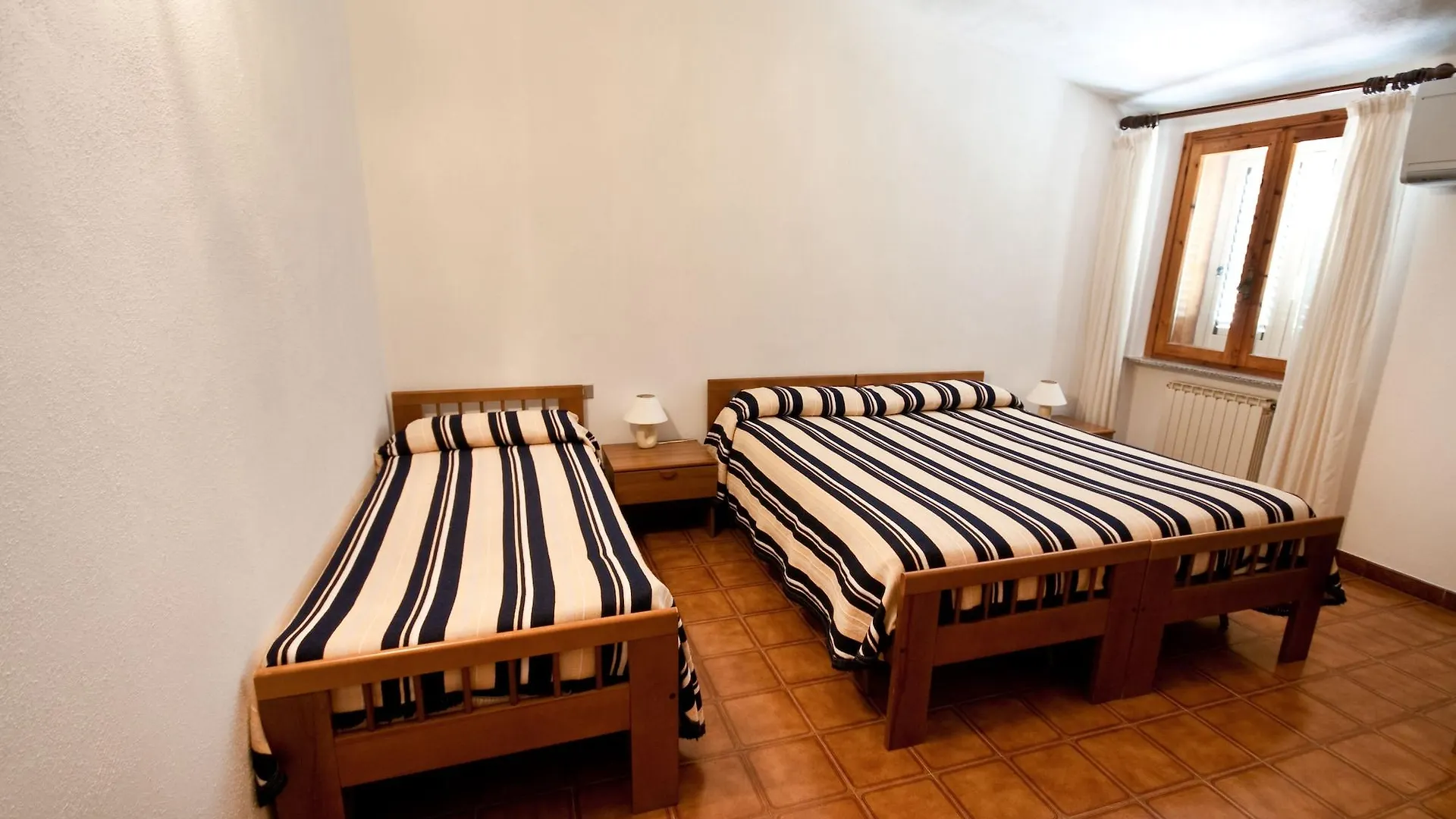 Hotel L'Aragosta La Caletta 3*,