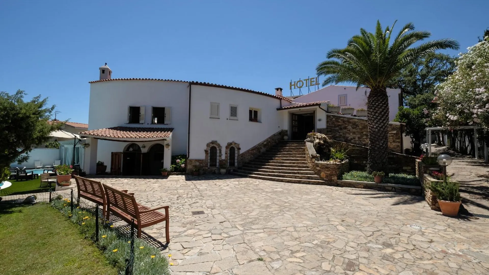 Hotel L'Aragosta La Caletta 3*,