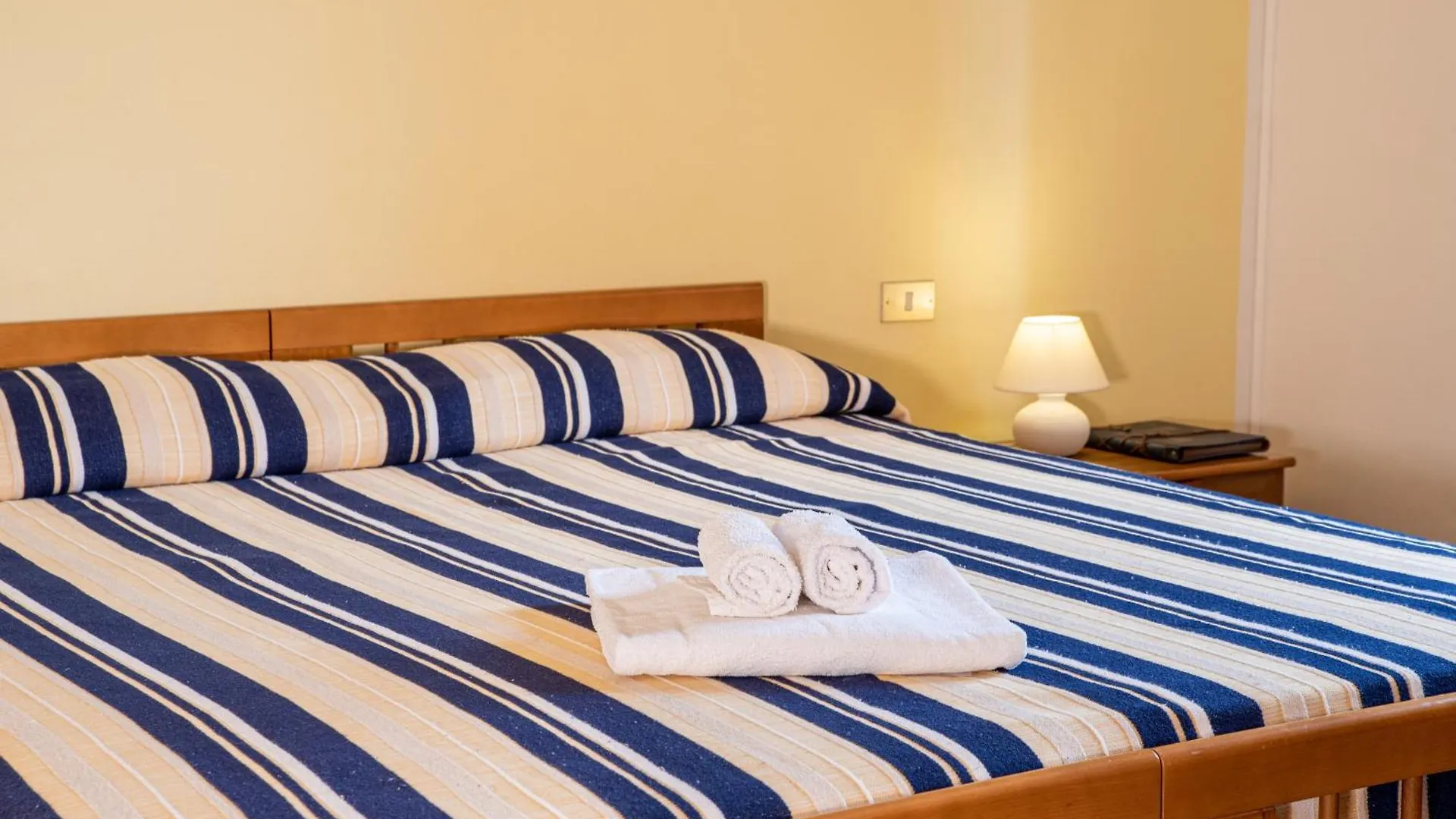 Hotel L'Aragosta La Caletta 3*,