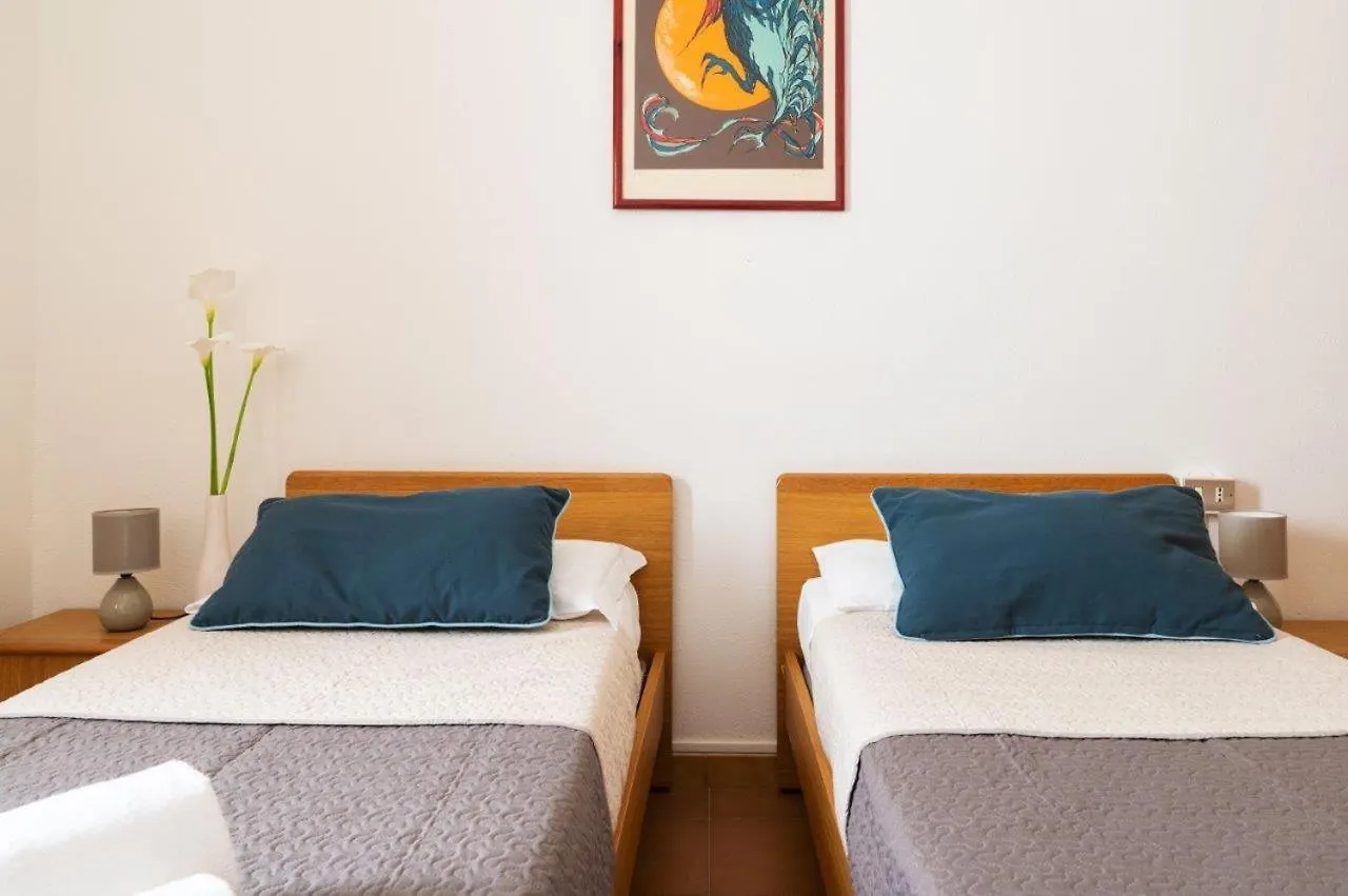 Hotel L'Aragosta La Caletta 3*,