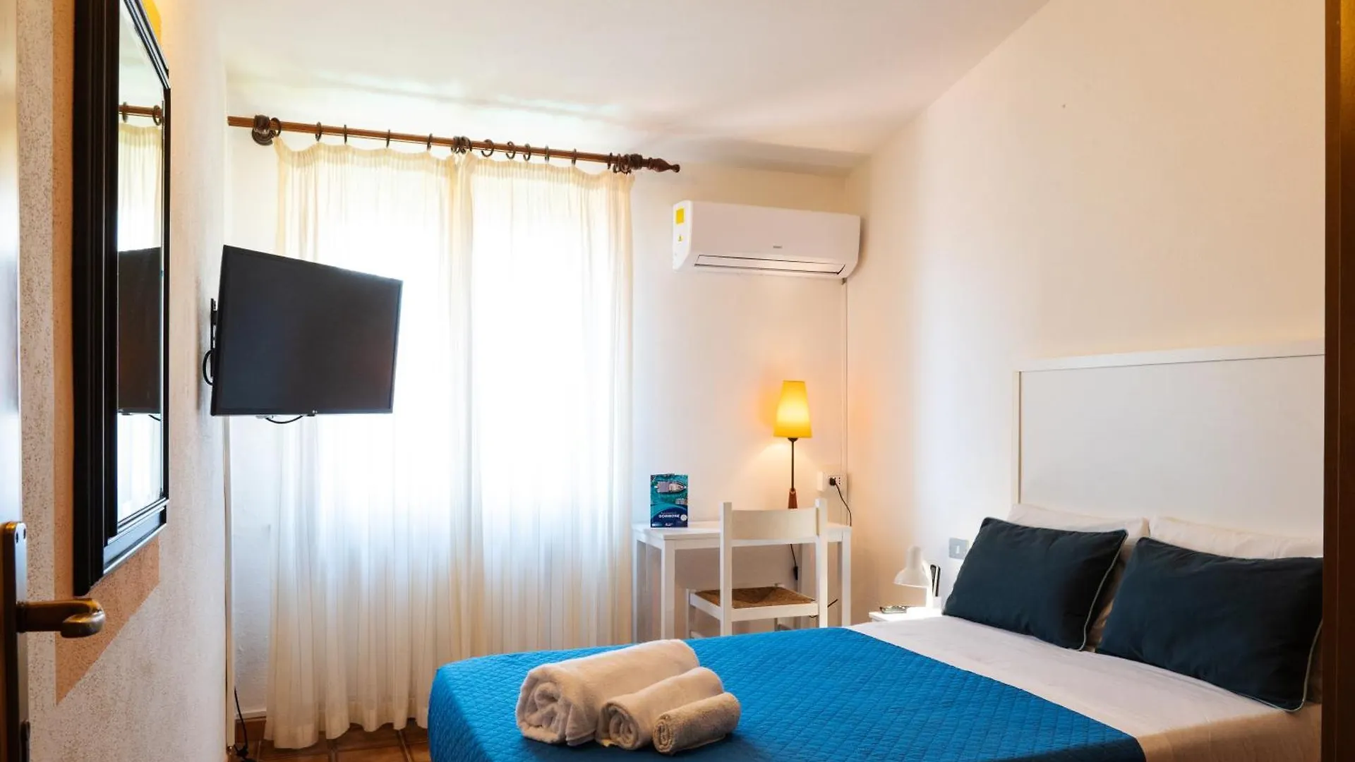 Hotel L'Aragosta La Caletta 3*,  Italy