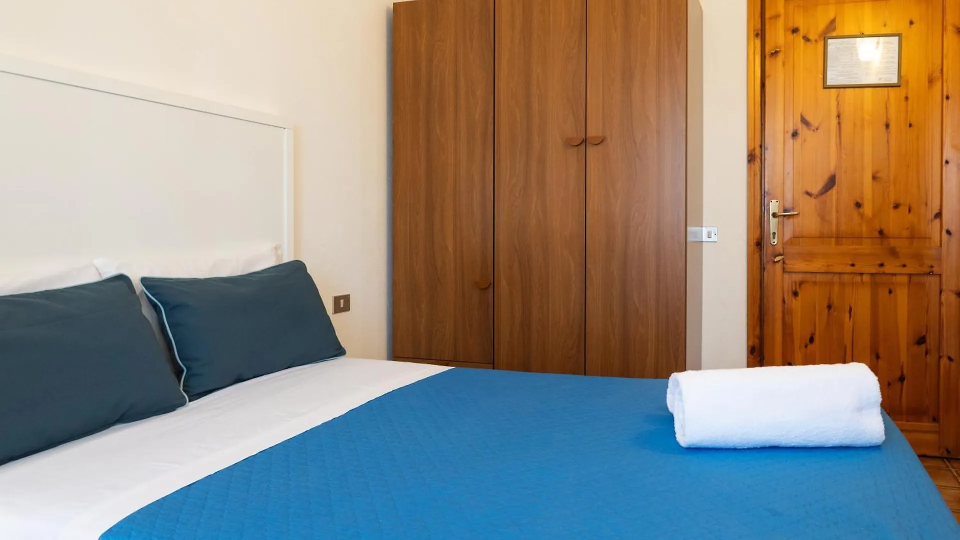 Hotel L'Aragosta La Caletta 3*,  Italy