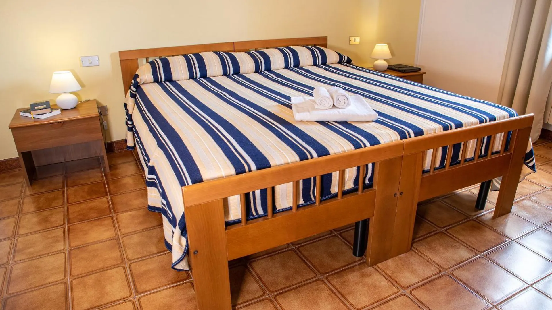 Hotel L'Aragosta La Caletta Italy