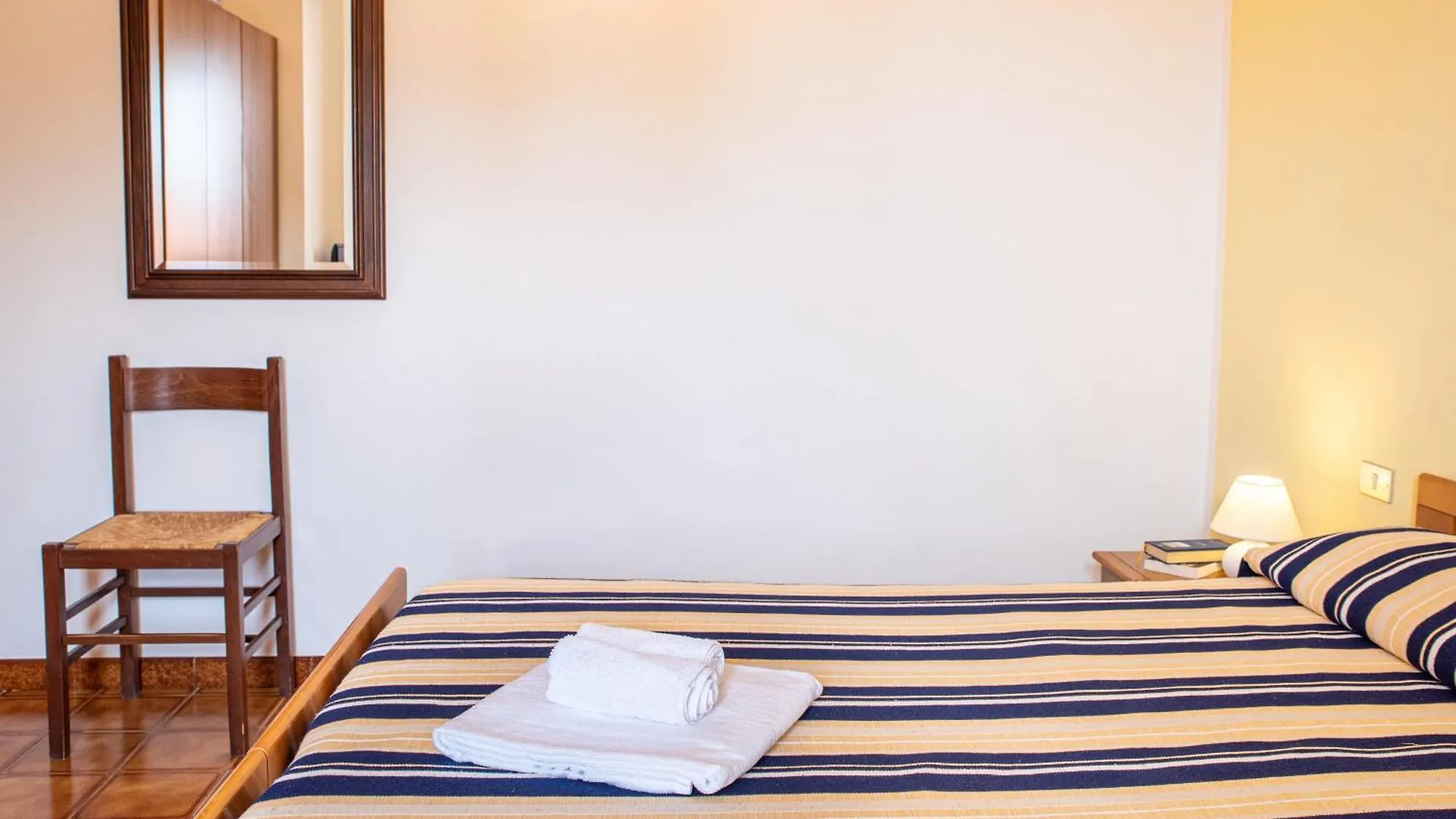 Hotel L'Aragosta La Caletta 3*,  Italy